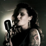 Сингл Élan лидирует в финском чарте iTunes