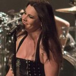 Флор Янсен в списке 14 самых горячих метал-леди